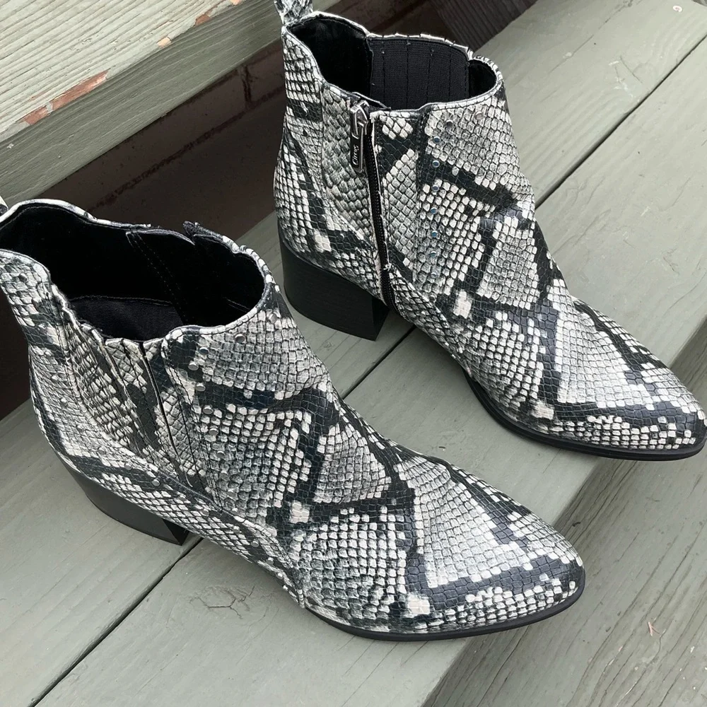 Circus by Sam Edelman Black and White Snake Print Studded Ankle Boots Size 9.5